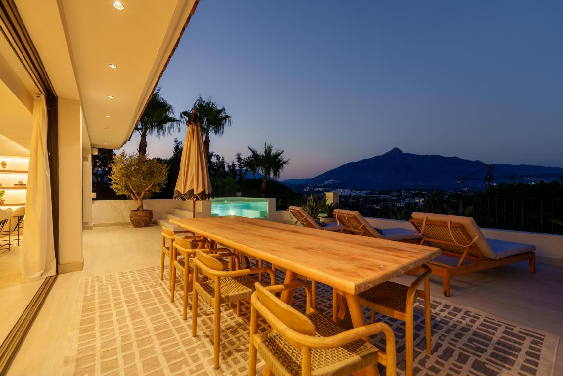 6 Bedroom Villa for Sale in Nueva Andalucía — 5