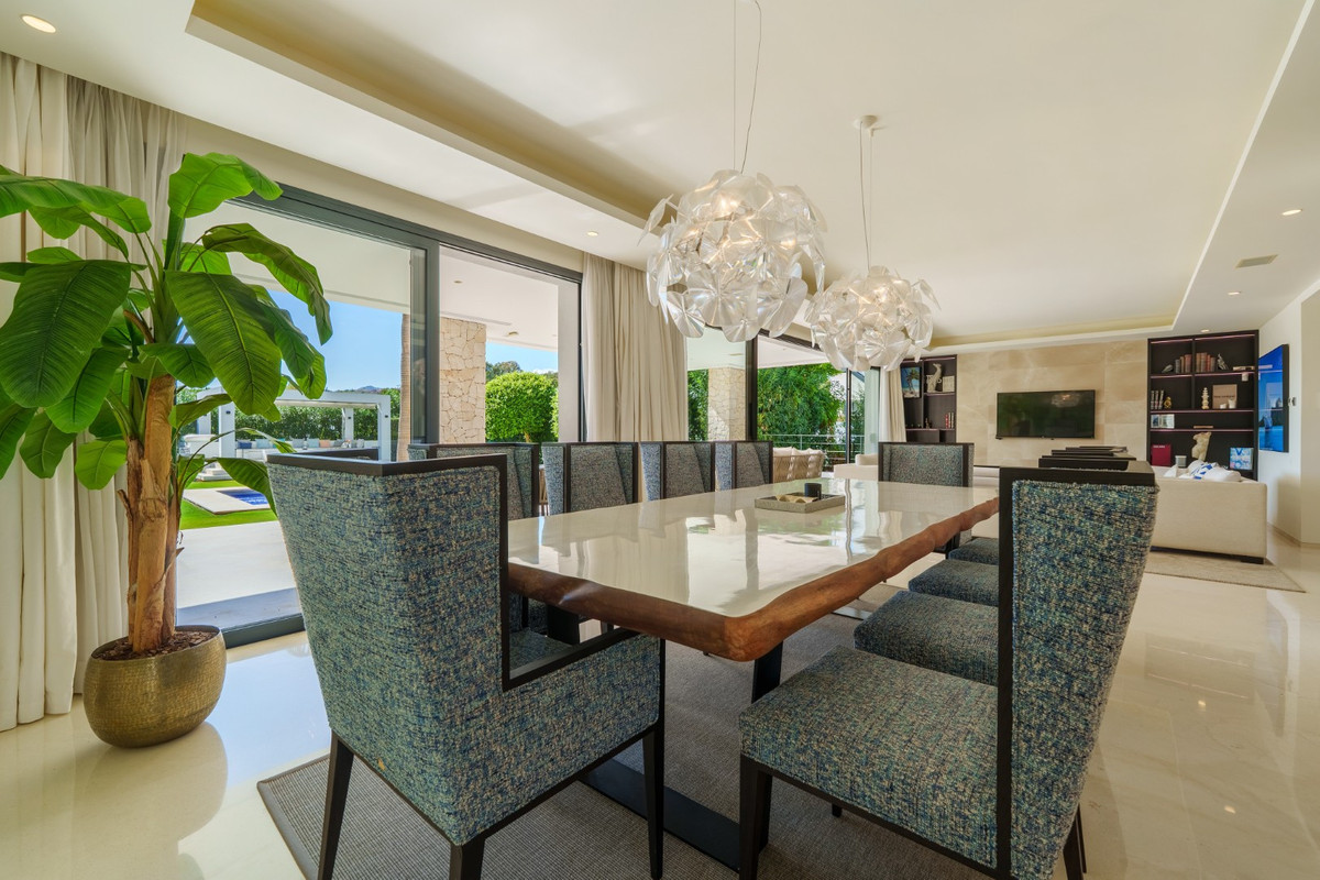 6 Bedroom Villa for Sale in Nueva Andalucía — 5