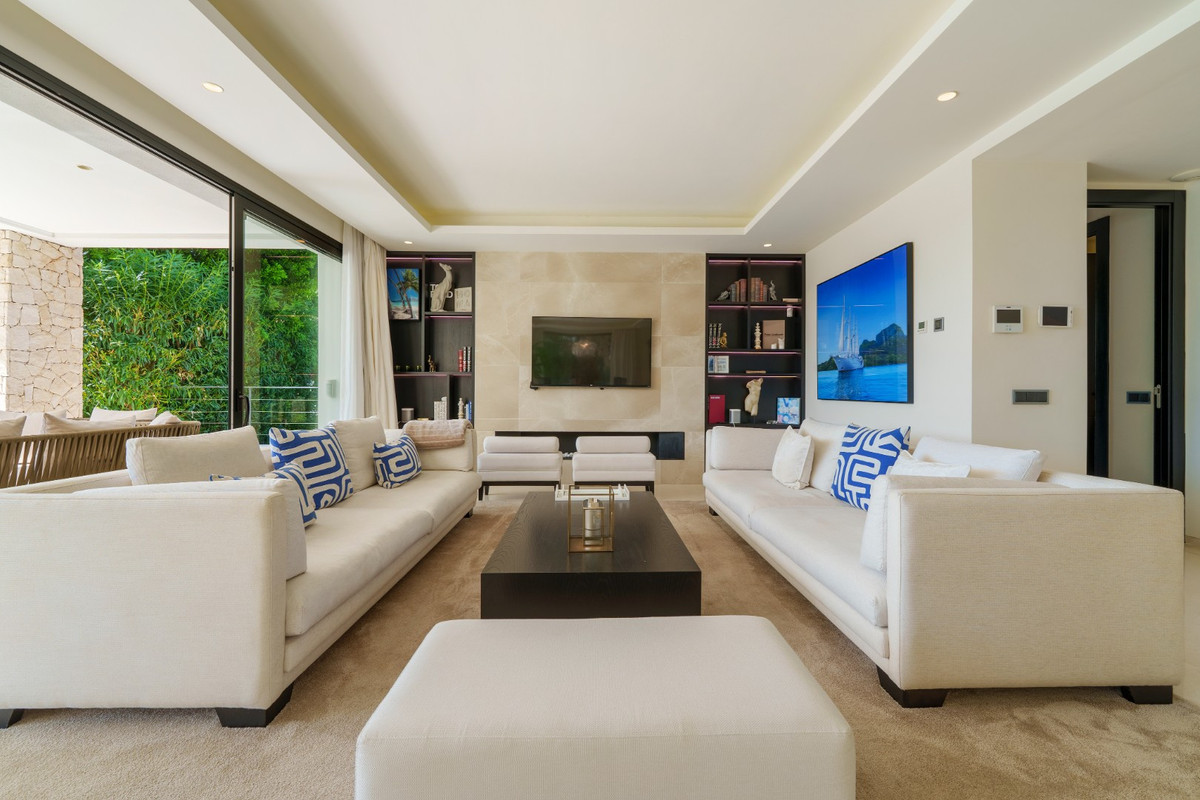 6 Bedroom Villa for Sale in Nueva Andalucía — 7