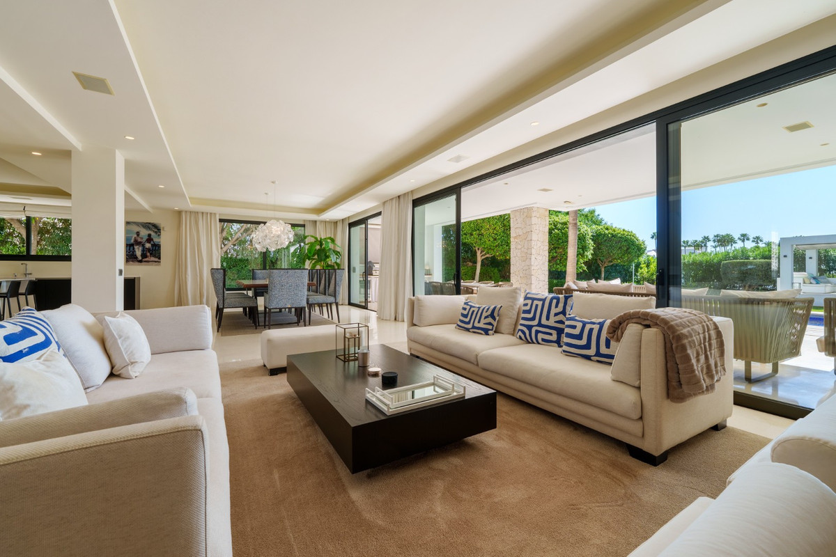 6 Bedroom Villa for Sale in Nueva Andalucía — 8