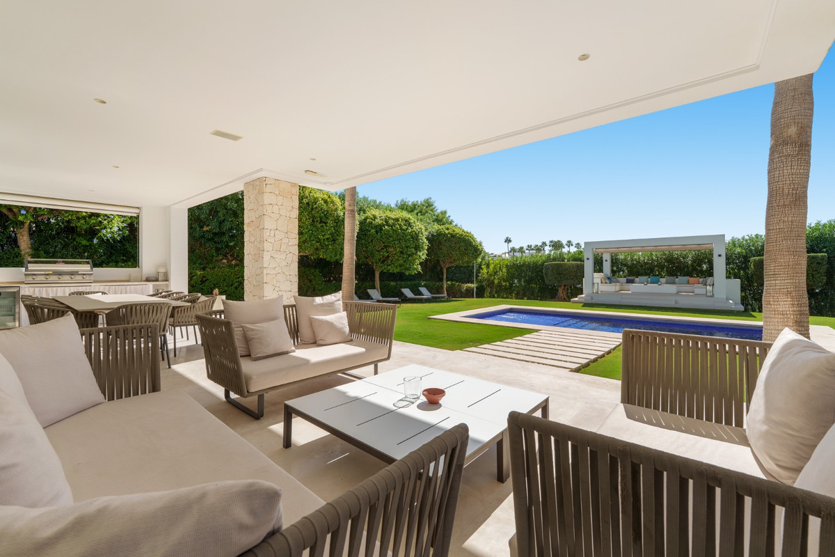 6 Bedroom Villa for Sale in Nueva Andalucía — view 10