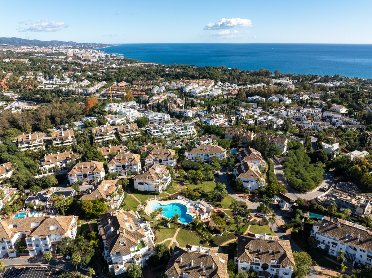 4 Bedroom Apartment for Sale in The Golden Mile — 2