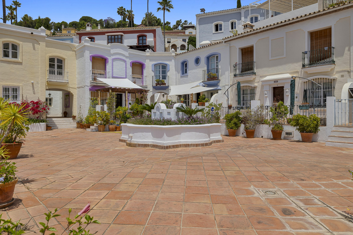 3 Bedroom Villa for Sale in Benahavís — 3