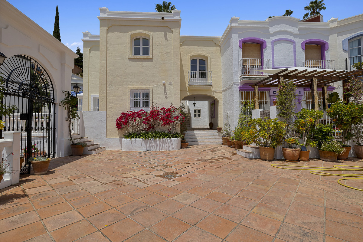 3 Bedroom Villa for Sale in Benahavís — 7