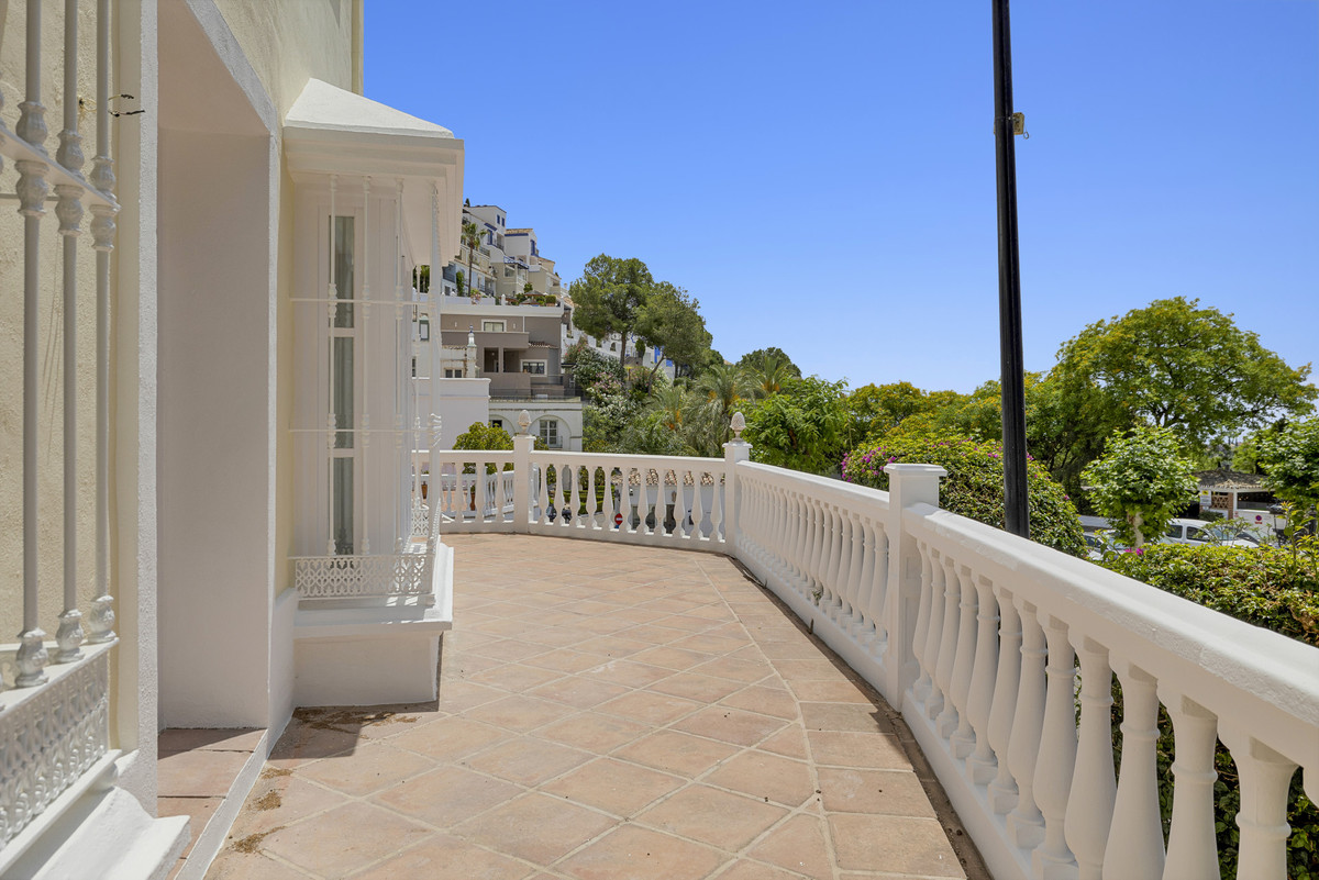 3 Bedroom Villa for Sale in Benahavís — 8