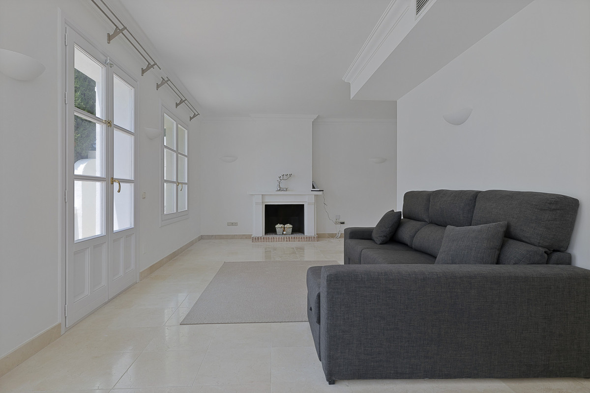 3 Bedroom Villa for Sale in Benahavís — view 10