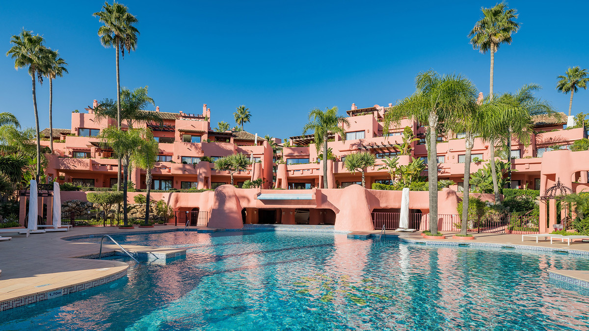 3 Bedroom Apartment for Sale in Estepona