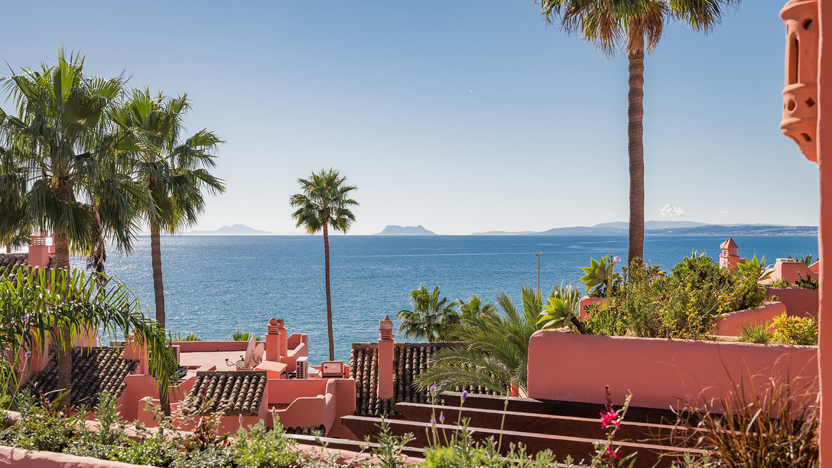 3 Bedroom Apartment for Sale in Estepona — 4
