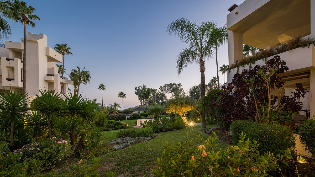 3 Bedroom Apartment for Sale in Estepona — 2