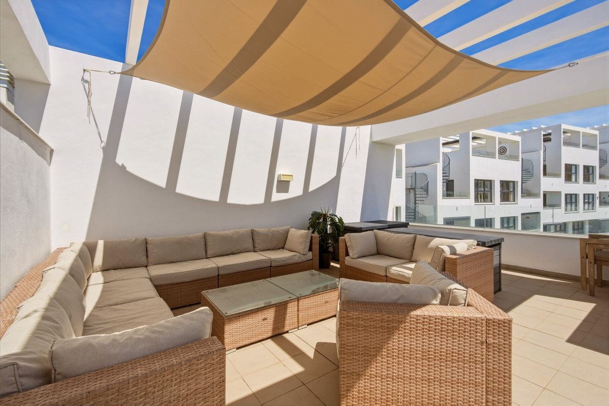 3 Bedroom Apartment for Sale in Estepona — 2