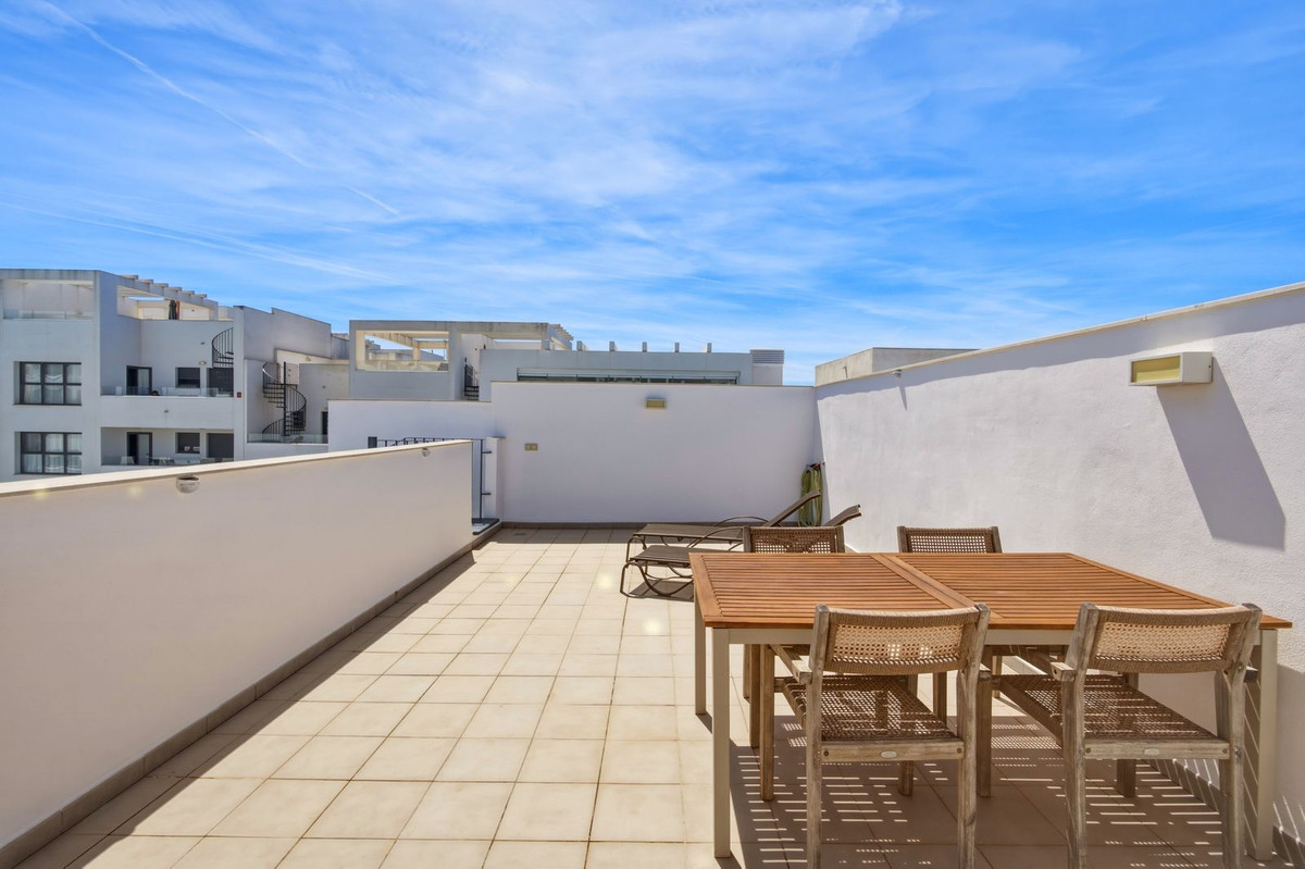3 Bedroom Apartment for Sale in Estepona — 3