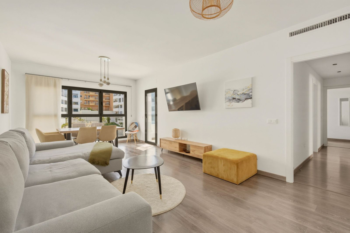3 Bedroom Apartment for Sale in Estepona — 8