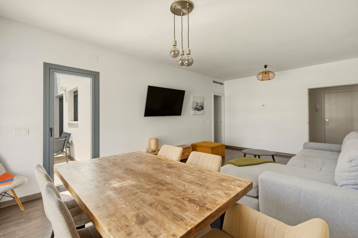 3 Bedroom Apartment for Sale in Estepona — view 10
