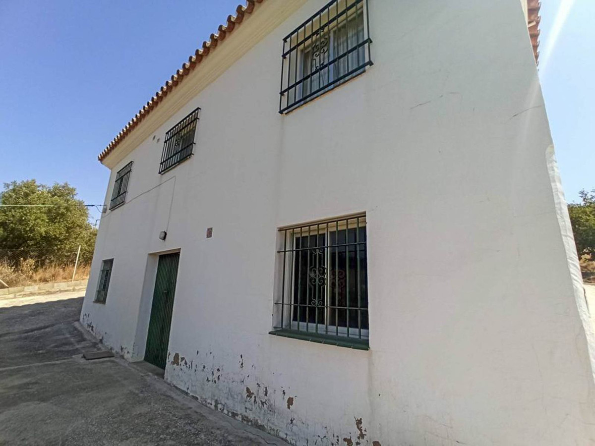 3 Bedroom Villa for Sale in Estepona — 3