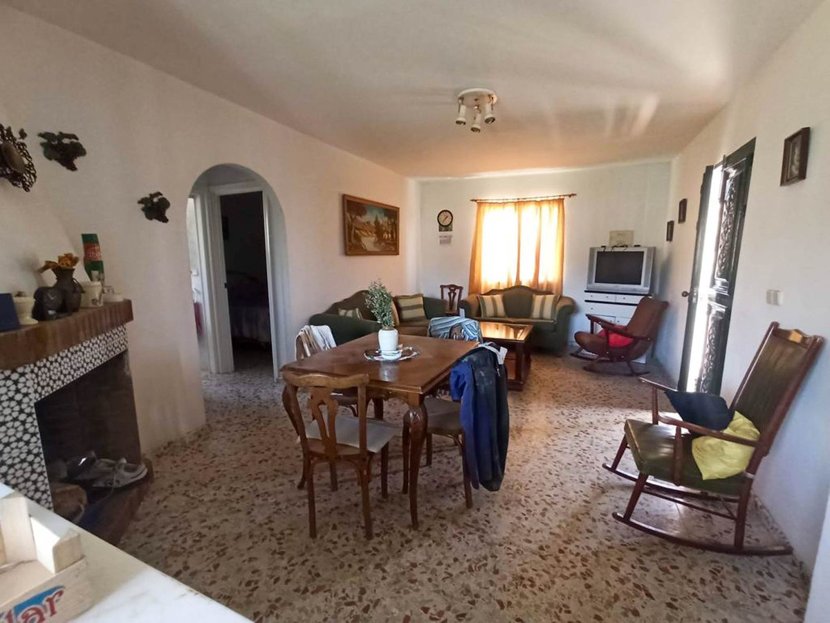 3 Bedroom Villa for Sale in Estepona — 7