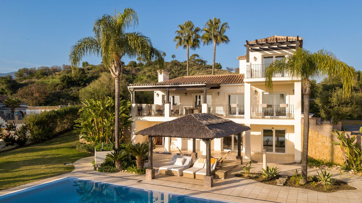 4 Bedroom Villa for Sale in Estepona