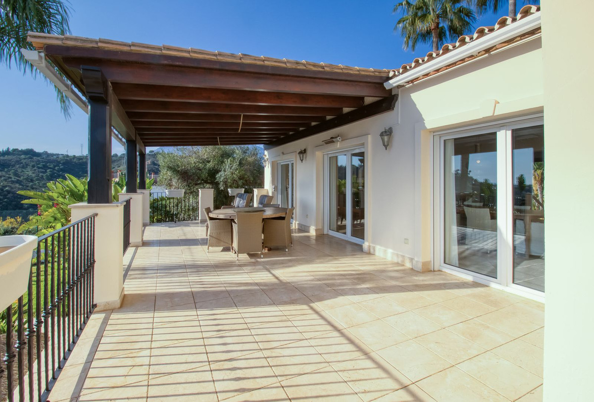 4 Bedroom Villa for Sale in Estepona — 6
