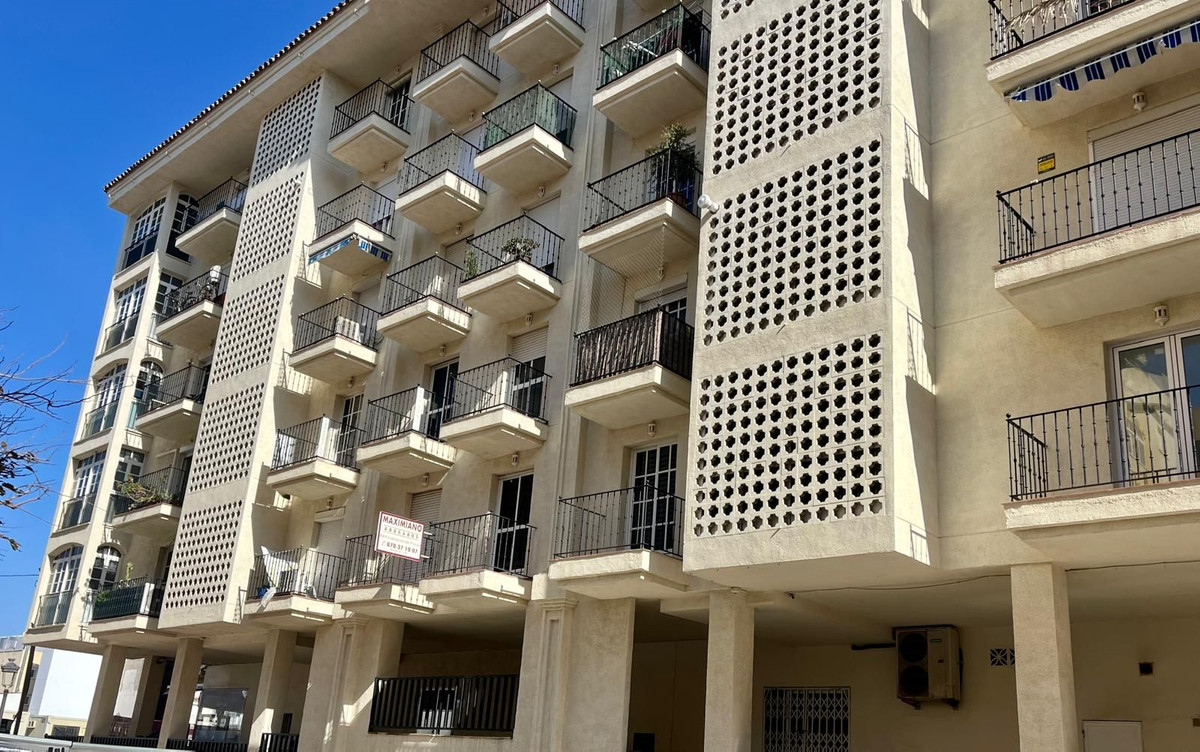 2 Bedroom Apartment for Sale in Estepona