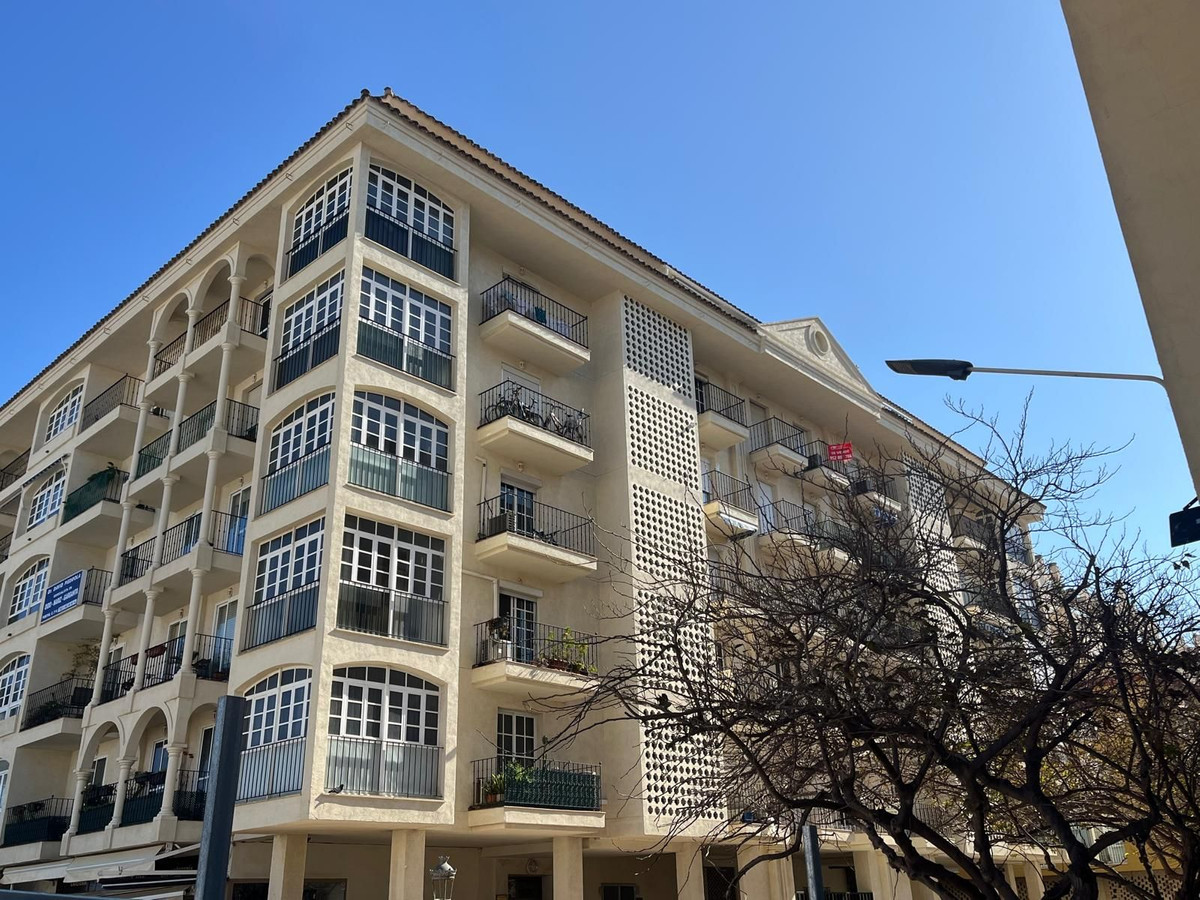 2 Bedroom Apartment for Sale in Estepona — 8