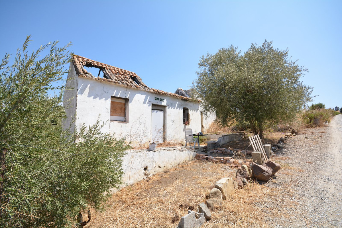Plot for Sale in Estepona