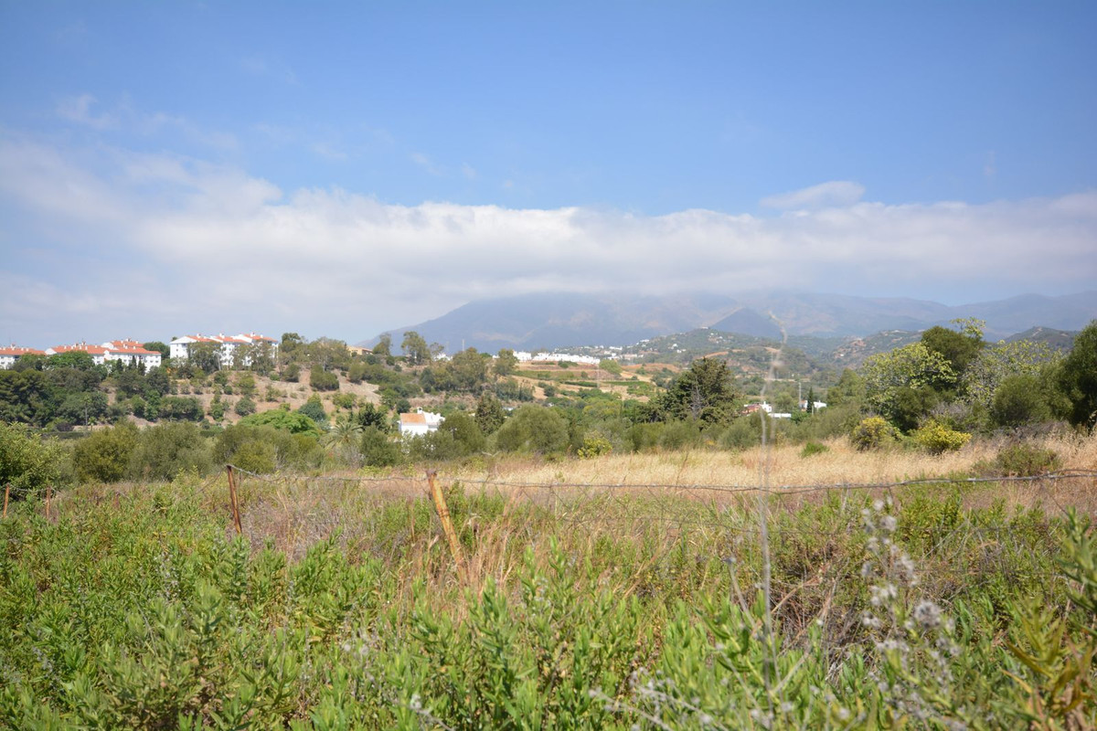 Plot for Sale in Estepona — 2