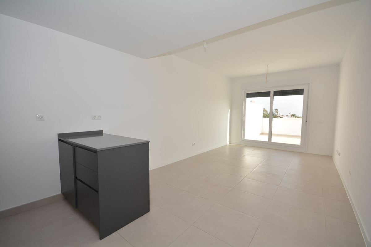 2 Bedroom Apartment for Sale in Estepona — 9