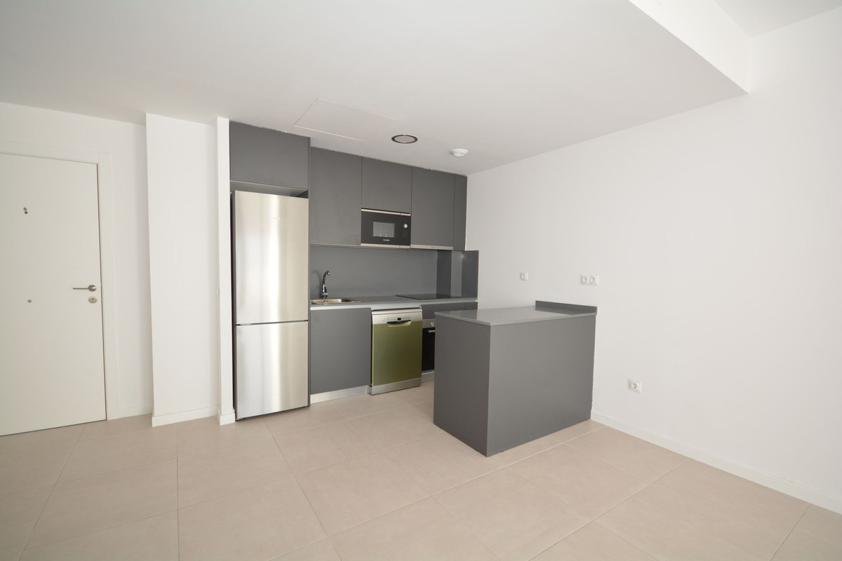 2 Bedroom Apartment for Sale in Estepona — view 10