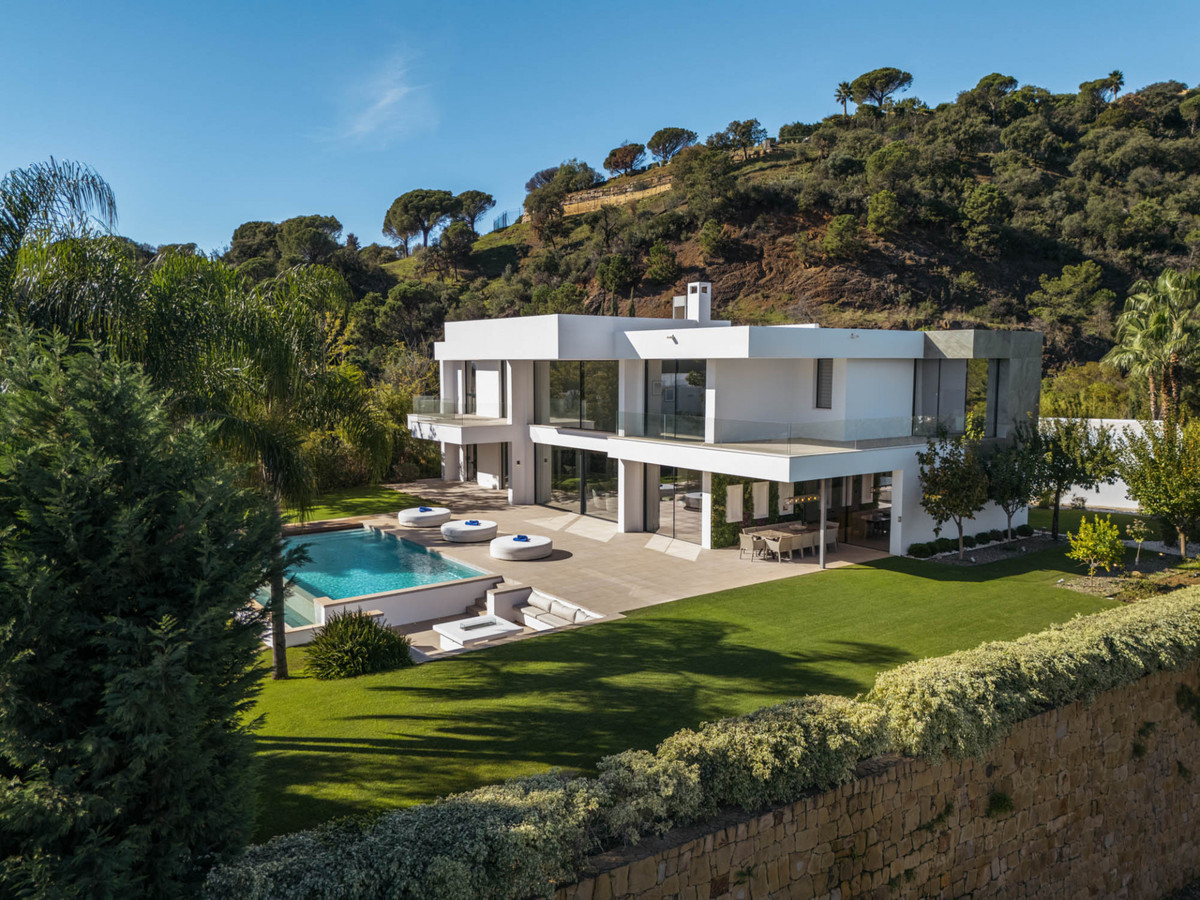 5 Bedroom Villa for Sale in El Madroñal