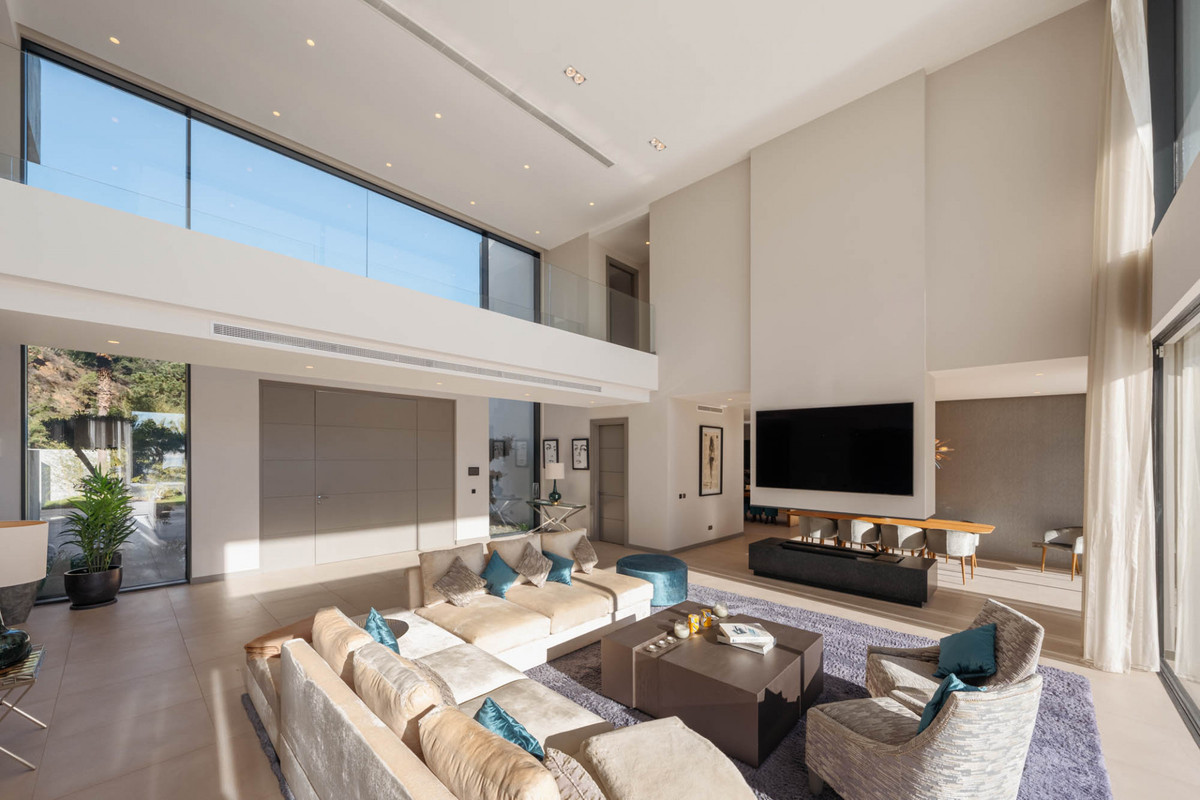 5 Bedroom Villa for Sale in El Madroñal — view 10