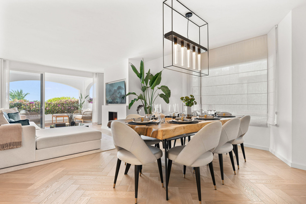 4 Bedroom Villa for Sale in The Golden Mile — 2