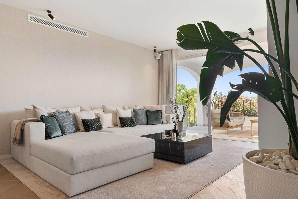 4 Bedroom Villa for Sale in The Golden Mile — 6