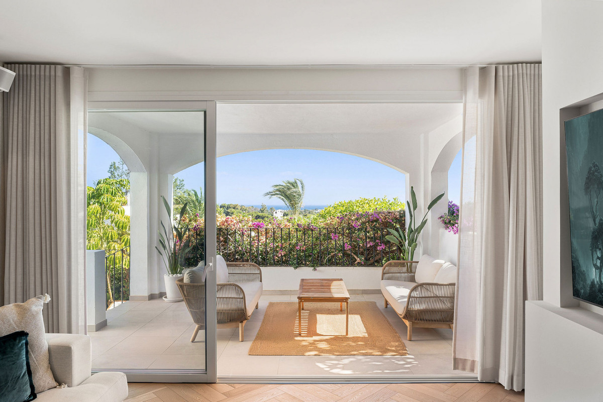 4 Bedroom Villa for Sale in The Golden Mile — 7