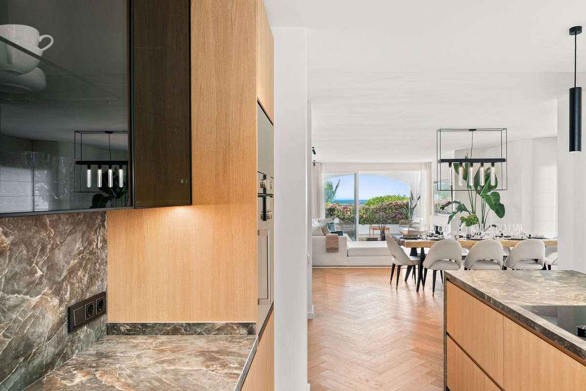 4 Bedroom Villa for Sale in The Golden Mile — 9