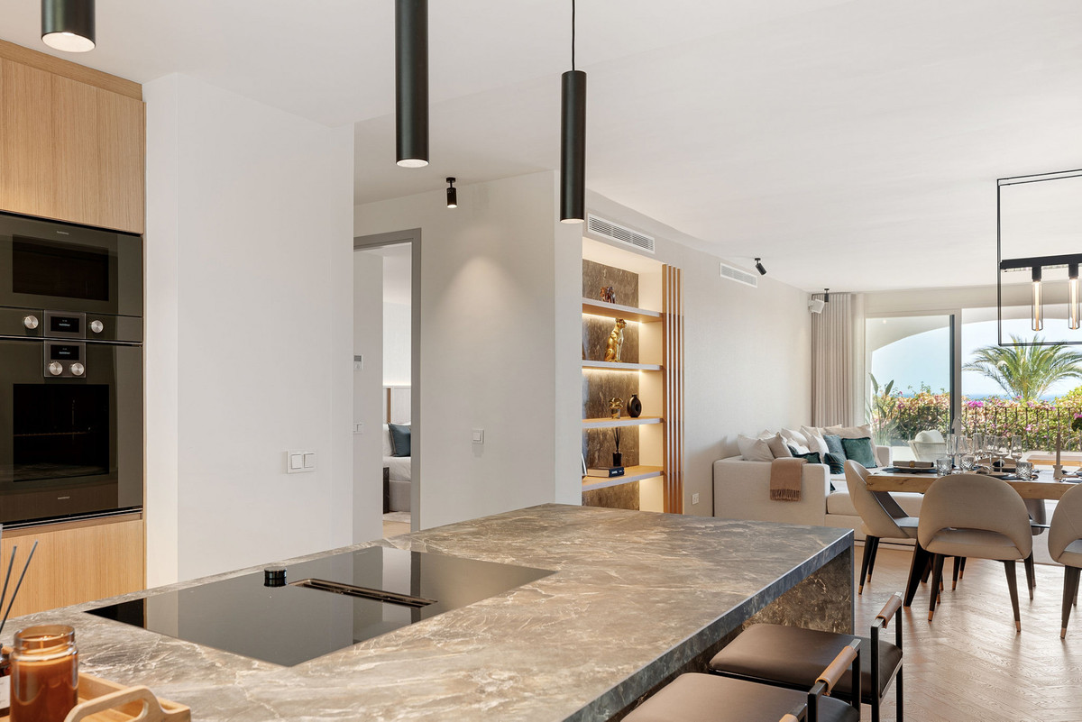 4 Bedroom Villa for Sale in The Golden Mile — view 10