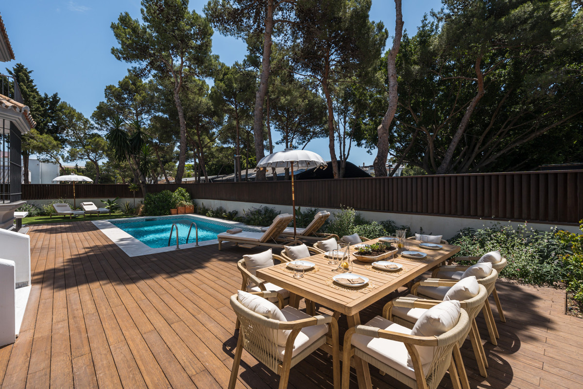 6 Bedroom Villa for Sale in Nueva Andalucía — 2
