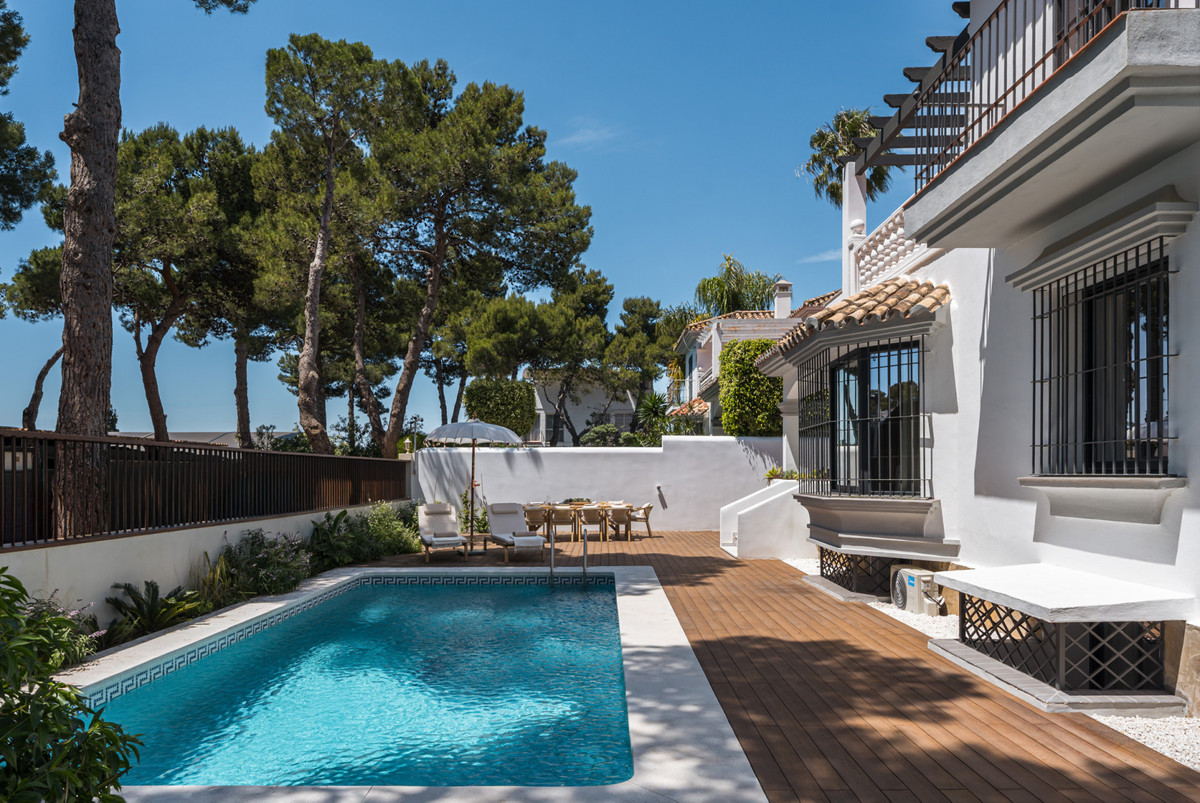 6 Bedroom Villa for Sale in Nueva Andalucía — 9
