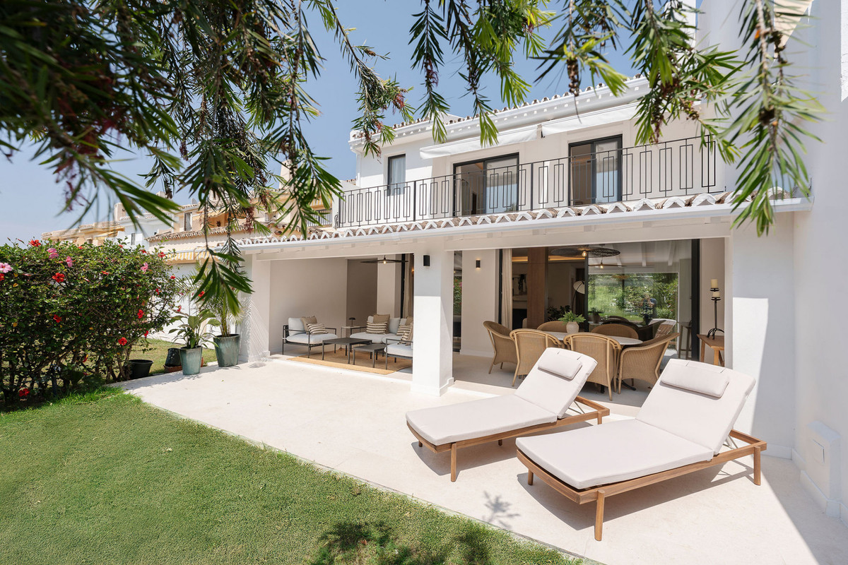 4 Bedroom Villa for Sale in Nueva Andalucía
