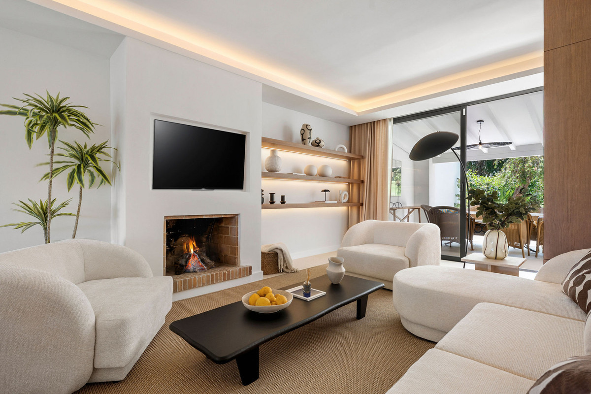 4 Bedroom Villa for Sale in Nueva Andalucía — 2
