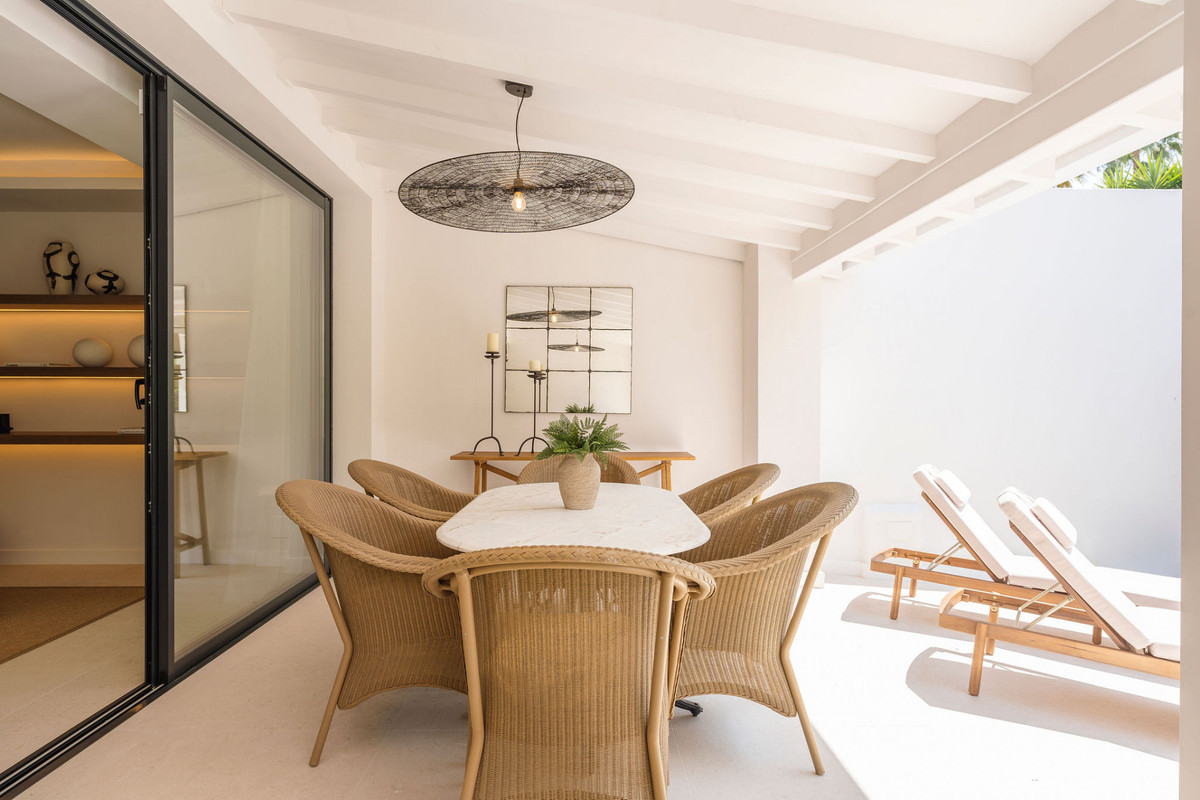 4 Bedroom Villa for Sale in Nueva Andalucía — 5