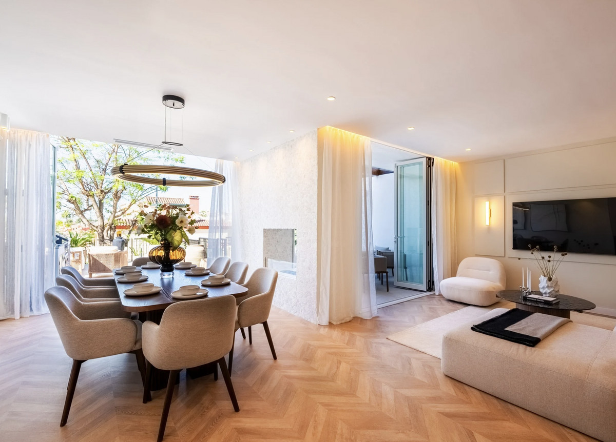 5 Bedroom Villa for Sale in The Golden Mile — 5