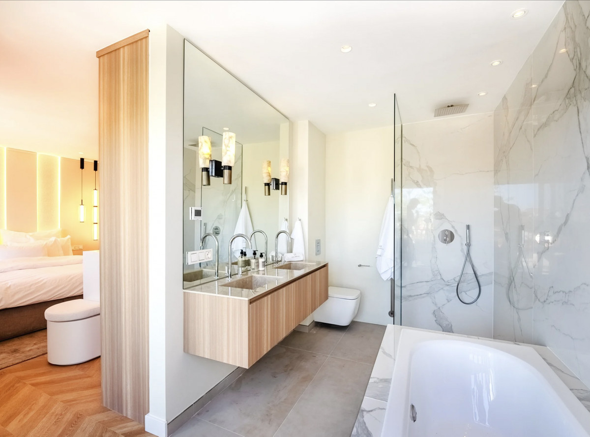 5 Bedroom Villa for Sale in The Golden Mile — 7