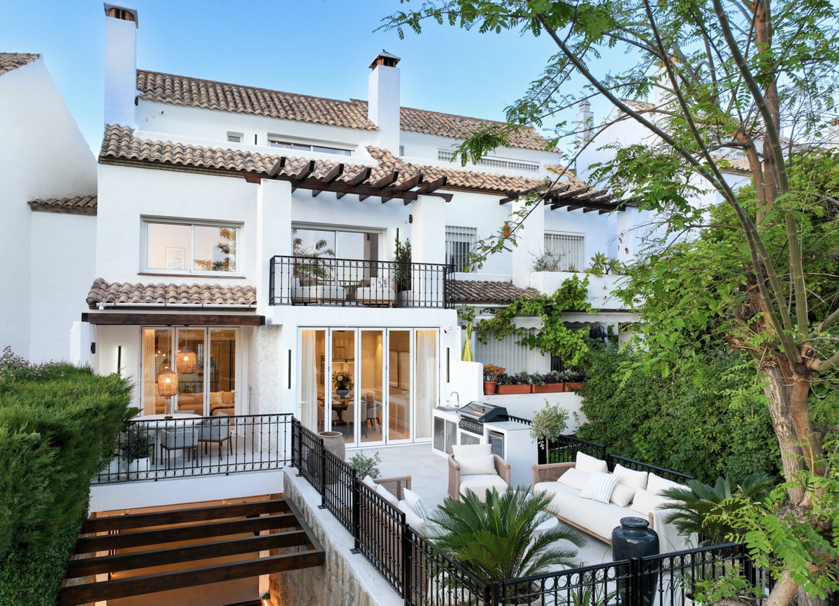 5 Bedroom Villa for Sale in The Golden Mile — 8
