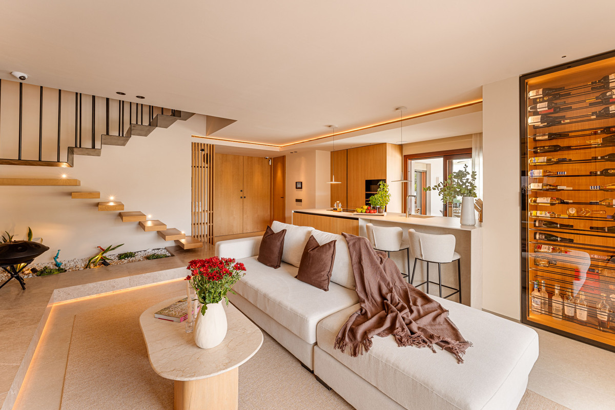 3 Bedroom Apartment for Sale in The Golden Mile — 2