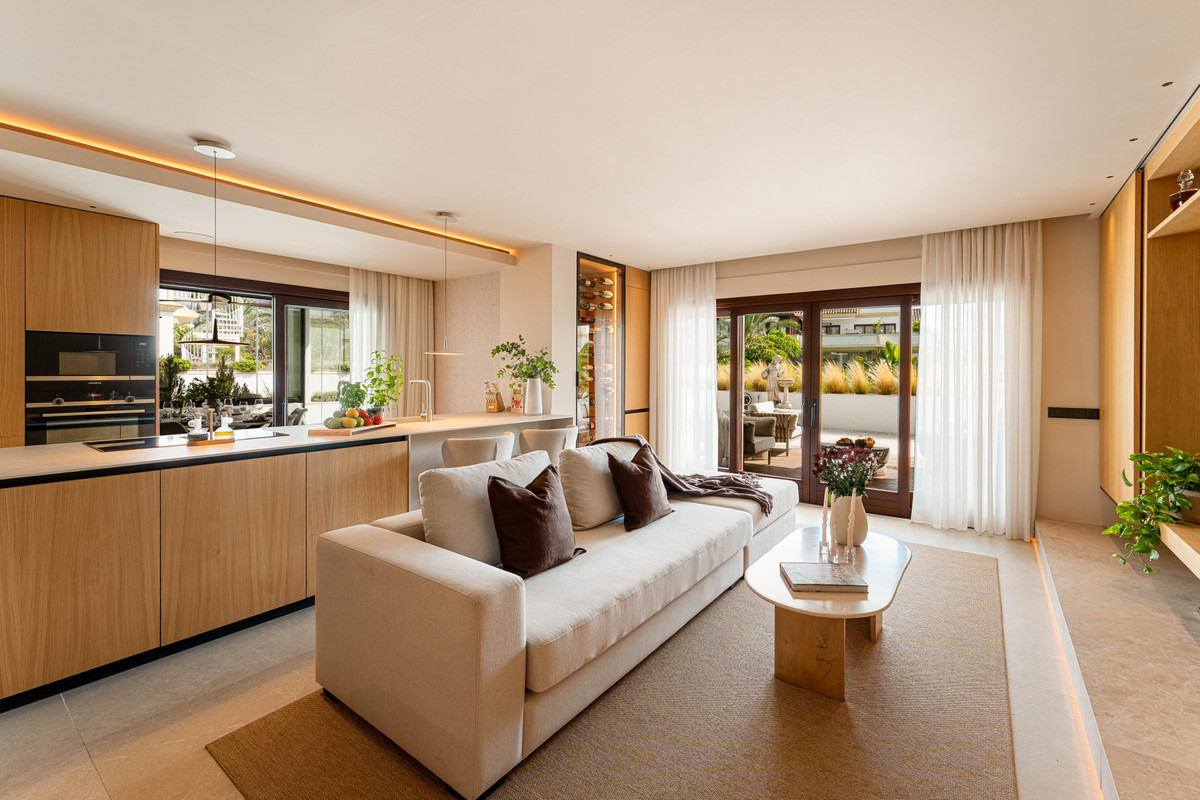 3 Bedroom Apartment for Sale in The Golden Mile — 3