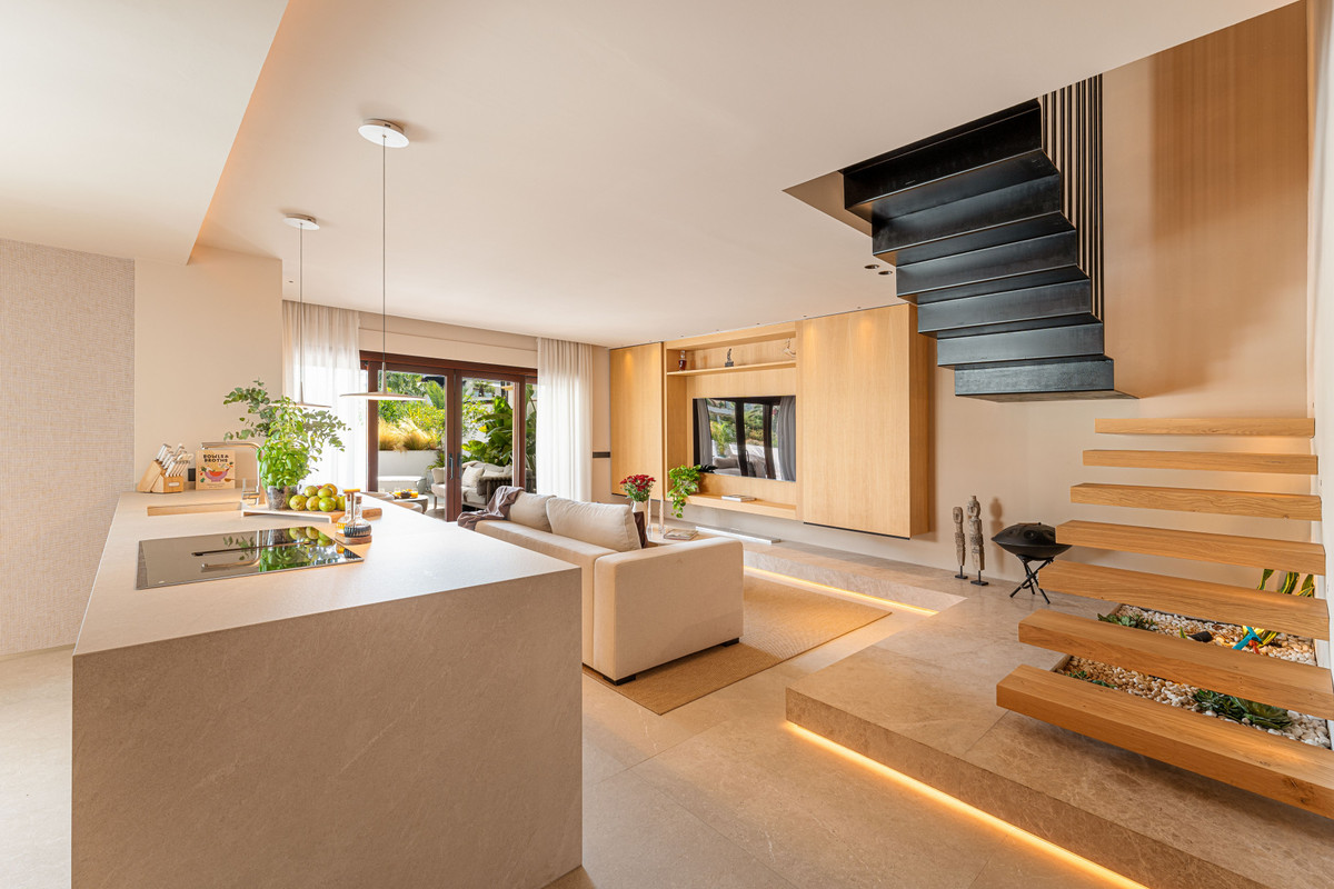 3 Bedroom Apartment for Sale in The Golden Mile — 5