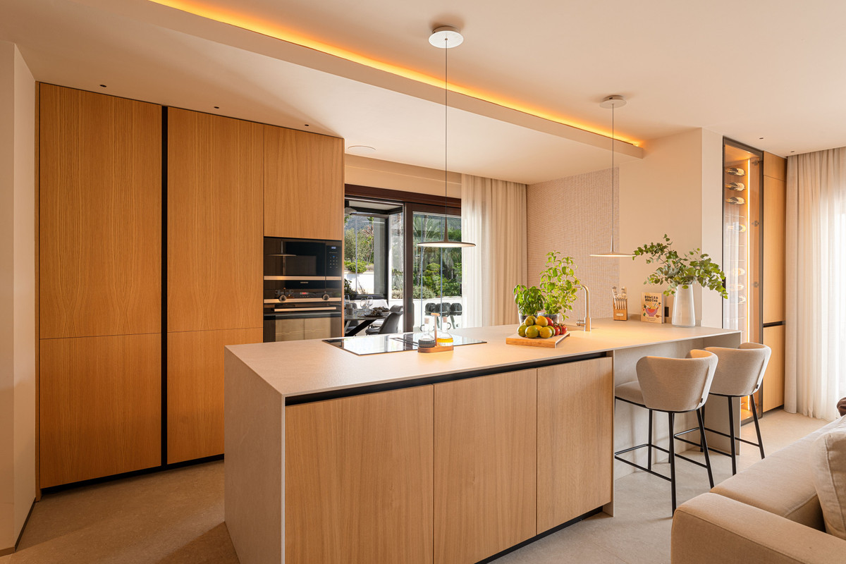3 Bedroom Apartment for Sale in The Golden Mile — 6