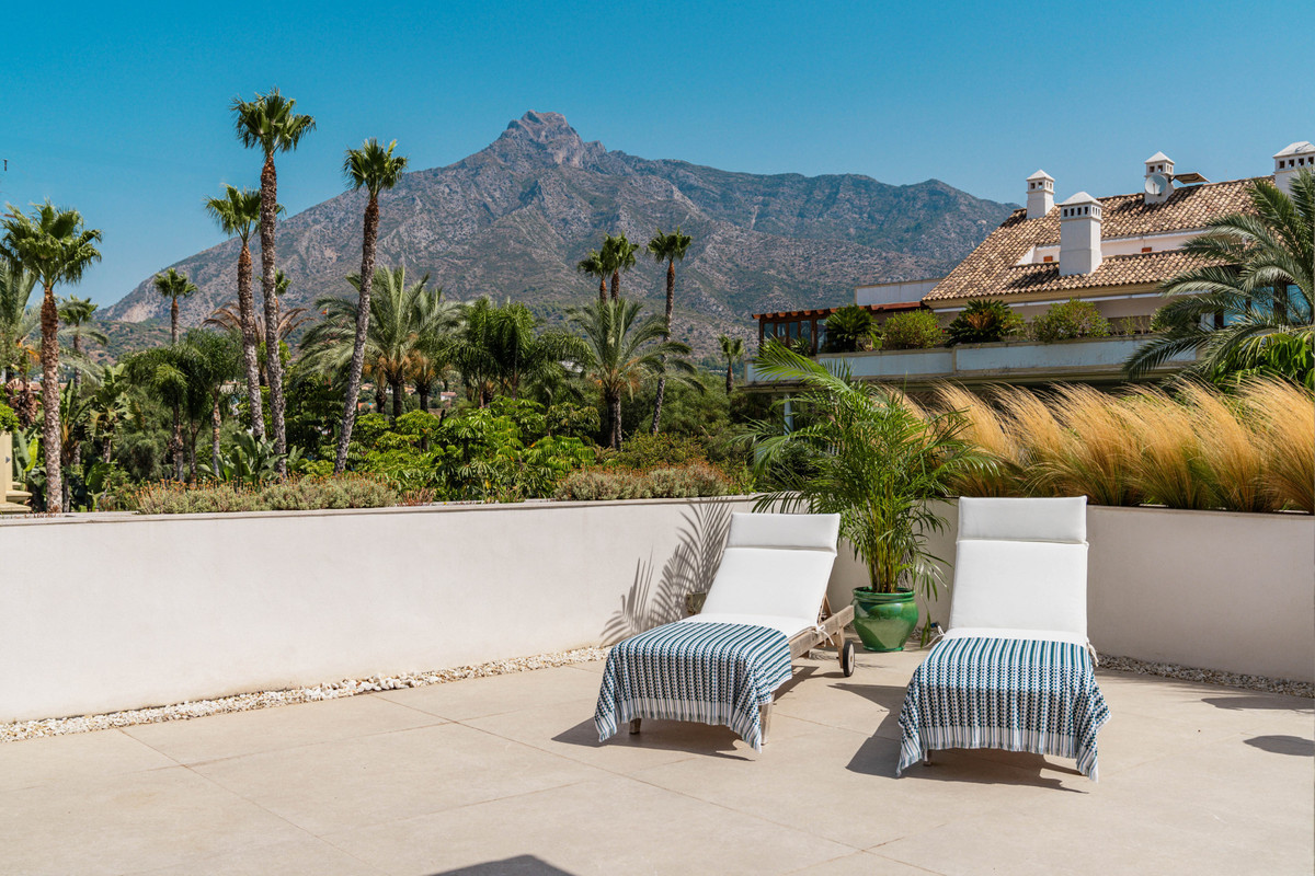 3 Bedroom Apartment for Sale in The Golden Mile — 9