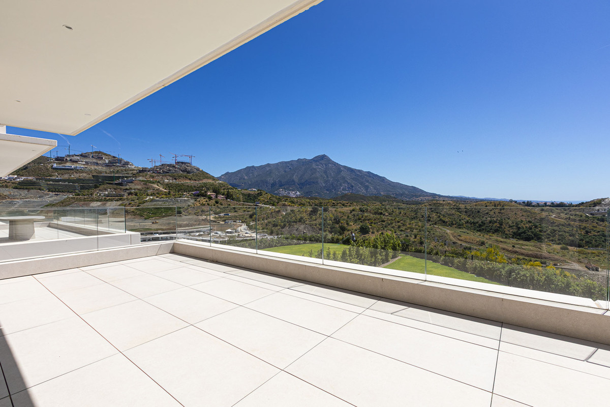3 Bedroom Apartment for Sale in Benahavís