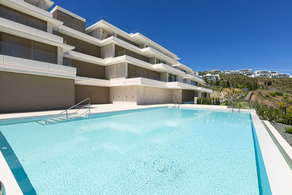 3 Bedroom Apartment for Sale in Benahavís — 2