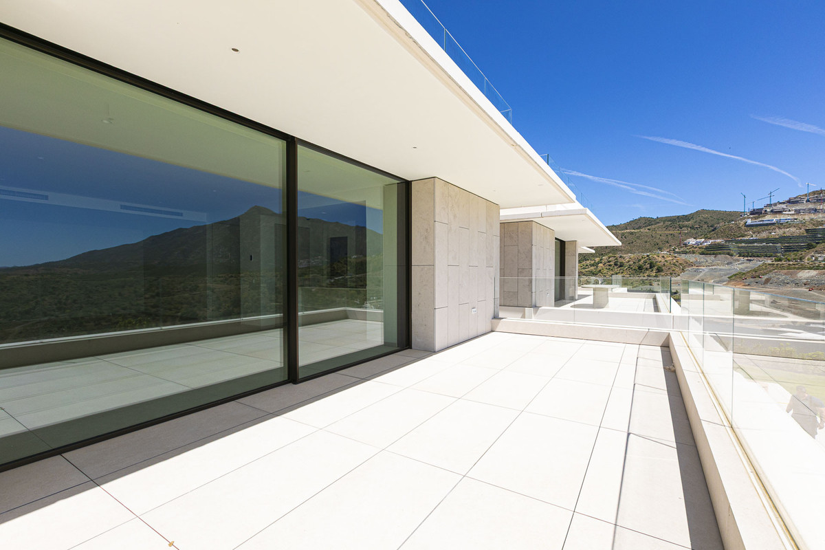 3 Bedroom Apartment for Sale in Benahavís — 3